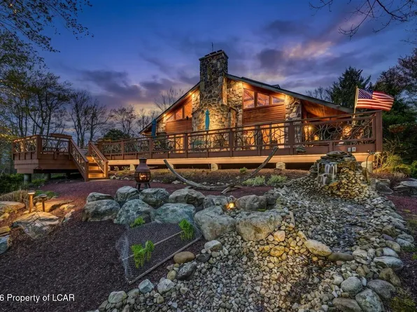 18 Hazelwood Dr, Lake Harmony, PA 18624