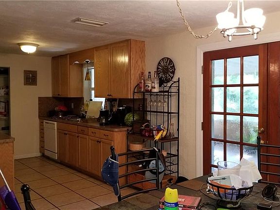3rd image of 718 Albert Ln
