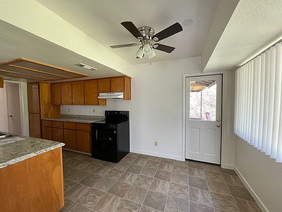 Kitchen/Dining Area