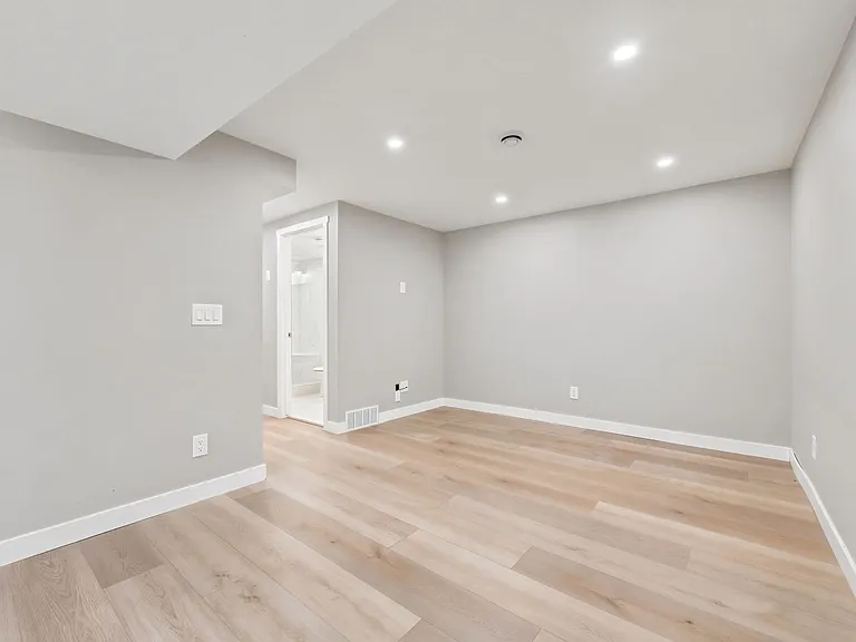 44 Deer Lane Close SE #BASEMENT — Photo 4