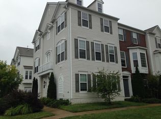 5026 Cool Fountain Ln, Centreville, VA 20120