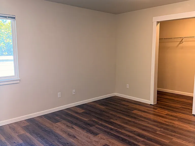1030 E Fairhaven Ave #B — Photo 6