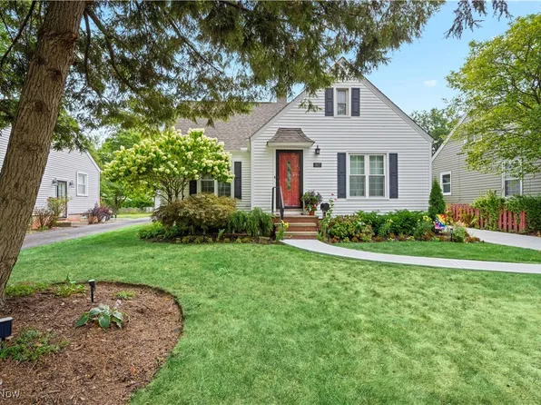 465 Glen Park Dr, Bay Village, OH 44140