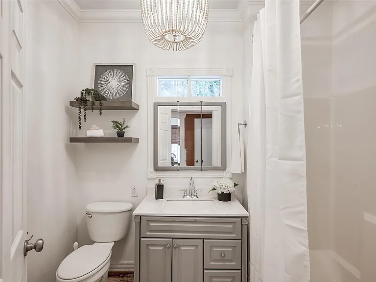 208 Archer St — Photo 4