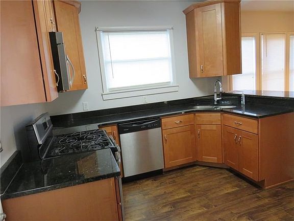 5th image of 355 Pershing Dr