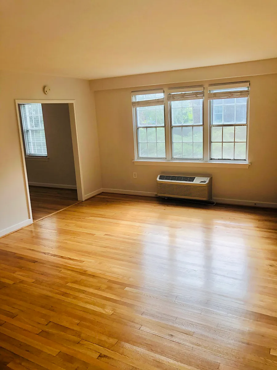 Building Photo - 6 Auburn Ct #D