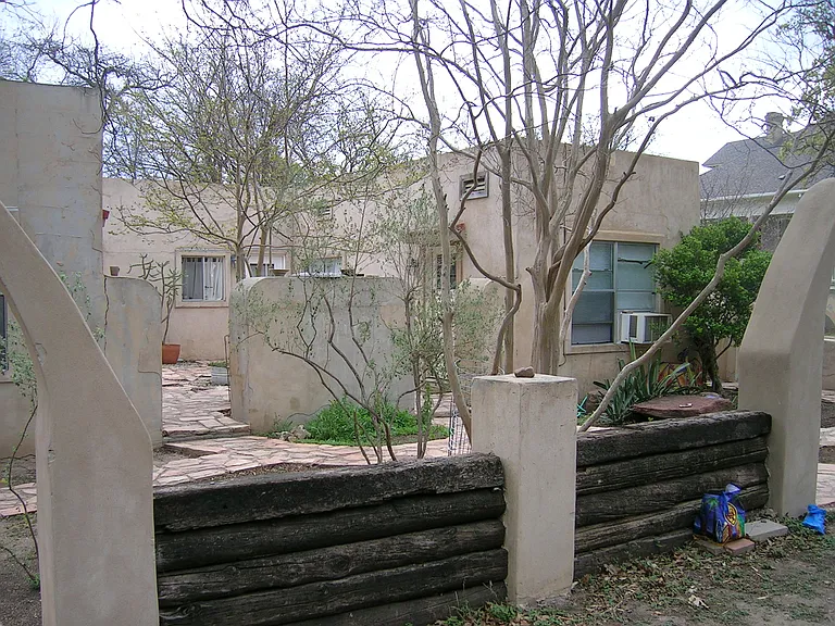 4405 Avenue H — Photo 3