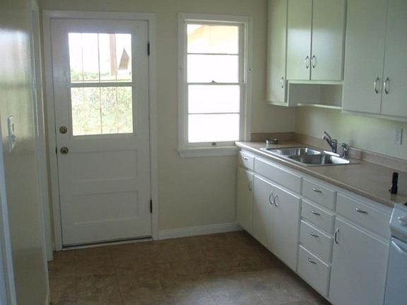 3rd image of 35452 Yucaipa Blvd