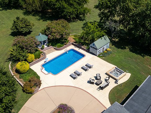 3rd image of 344 Peach Valley Rd