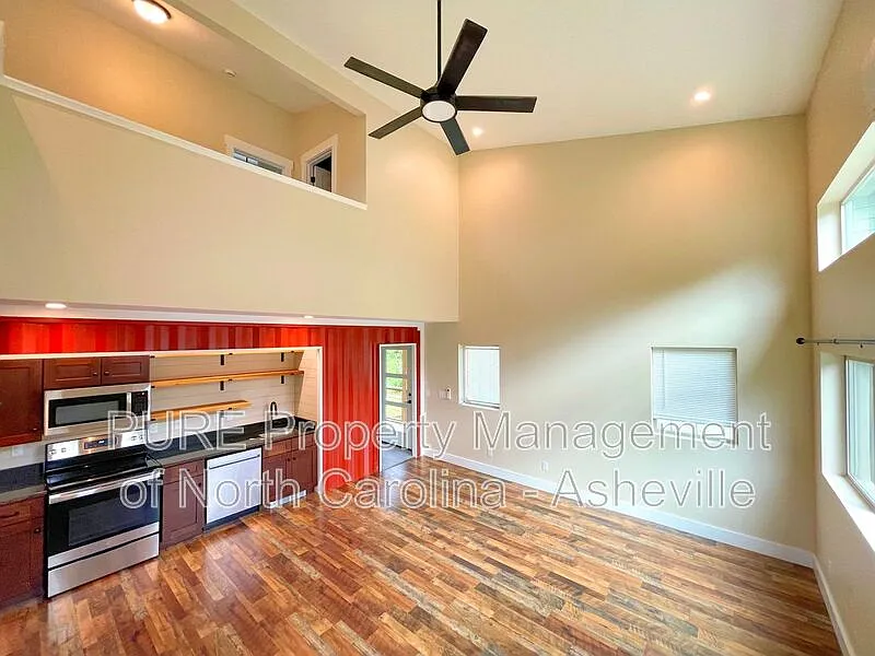 3 bed, 2.5 bath, 1218 sqft, $1,975 — Photo 3