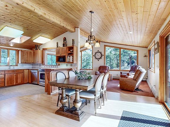 3rd image of 735 Castle Mountain Rd