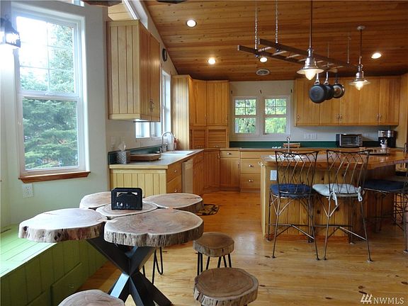 3rd image of 138 Red Cedar Ln