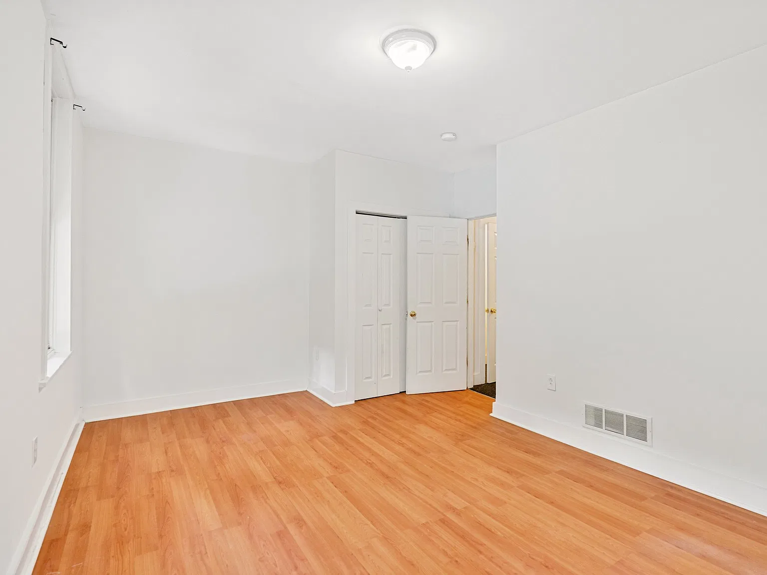 1614 Gratz St — Photo 4