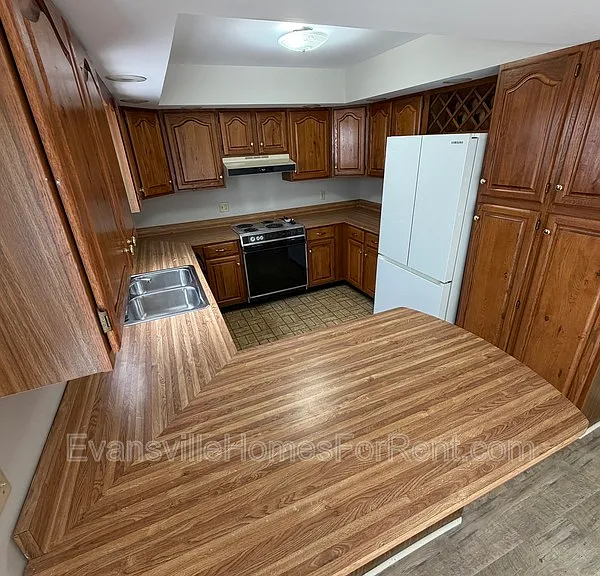 400 S Bosse Ave — Photo 5