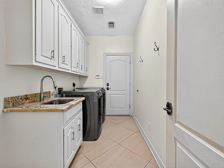 1803 Cottage Landing Ln — Photo 20