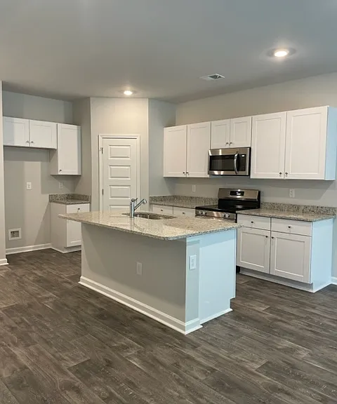 129 Hoffman Park Dr — Photo 3