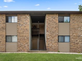 391 S Collins St APT B, South Elgin, IL 60177