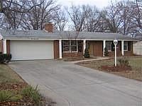 1st image of 527 Larsen Ln