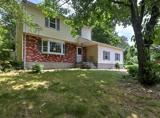 4 Sycamore Ln, Oxford, CT 06478