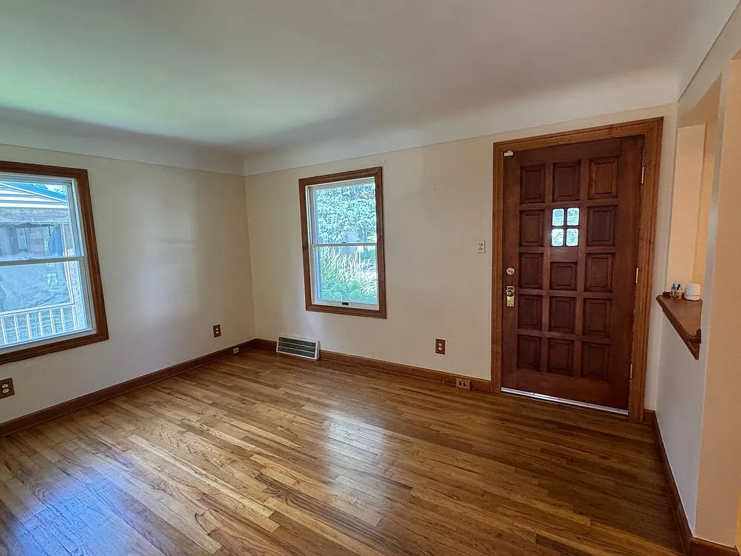 2 bed, 1.0 bath, 816 sqft, $1,600 — Photo 2
