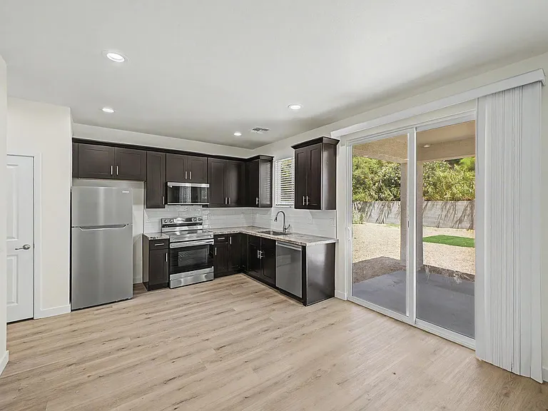 105 W Latona Rd — Photo 13