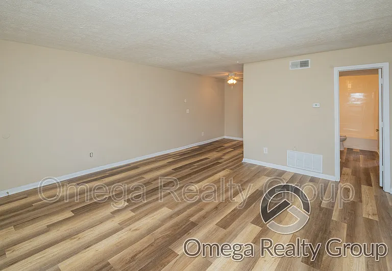 Lakeridge Apartments — Photo 27
