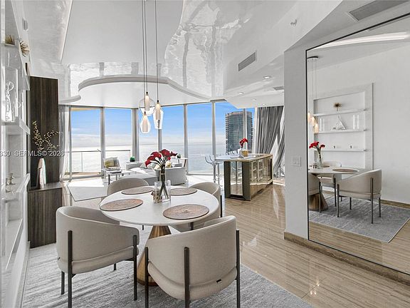4th image of 18975 Collins Ave Unit 4404