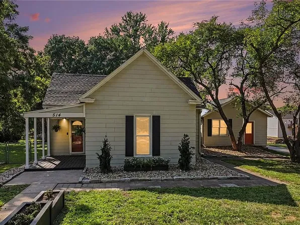 514 N Maple Ave, Smithville, MO 64089