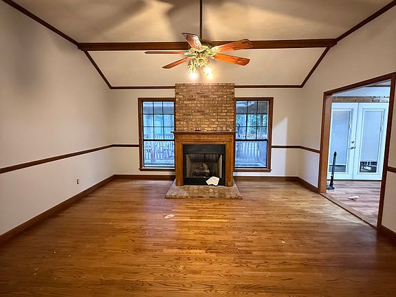 5th image of 113 W Meadowbrook Dr