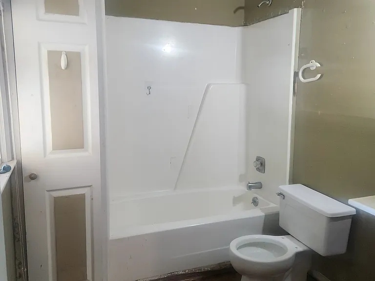 40 Brown Ave #7 — Photo 2