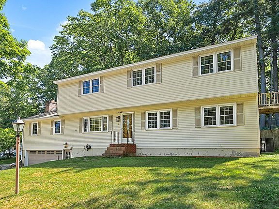2nd image of 10 Oakdale Avenue