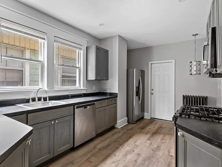 448 Hamilton St — Photo 15