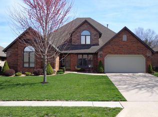 1025 E National Place Blvd, Springfield, MO 65810