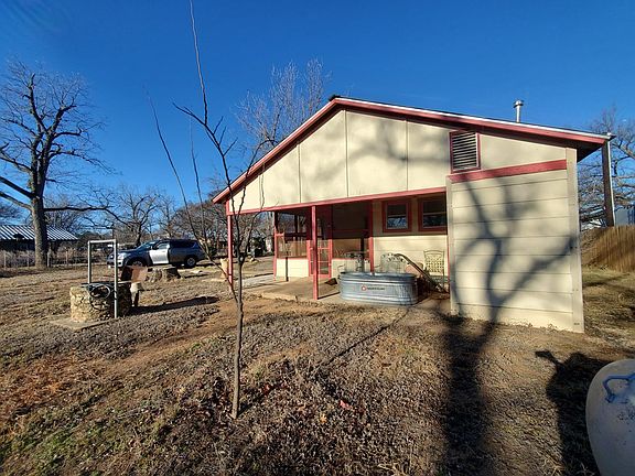 4th image of 631 Millard St