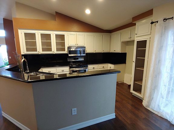5th image of 2931 Coventry Cir