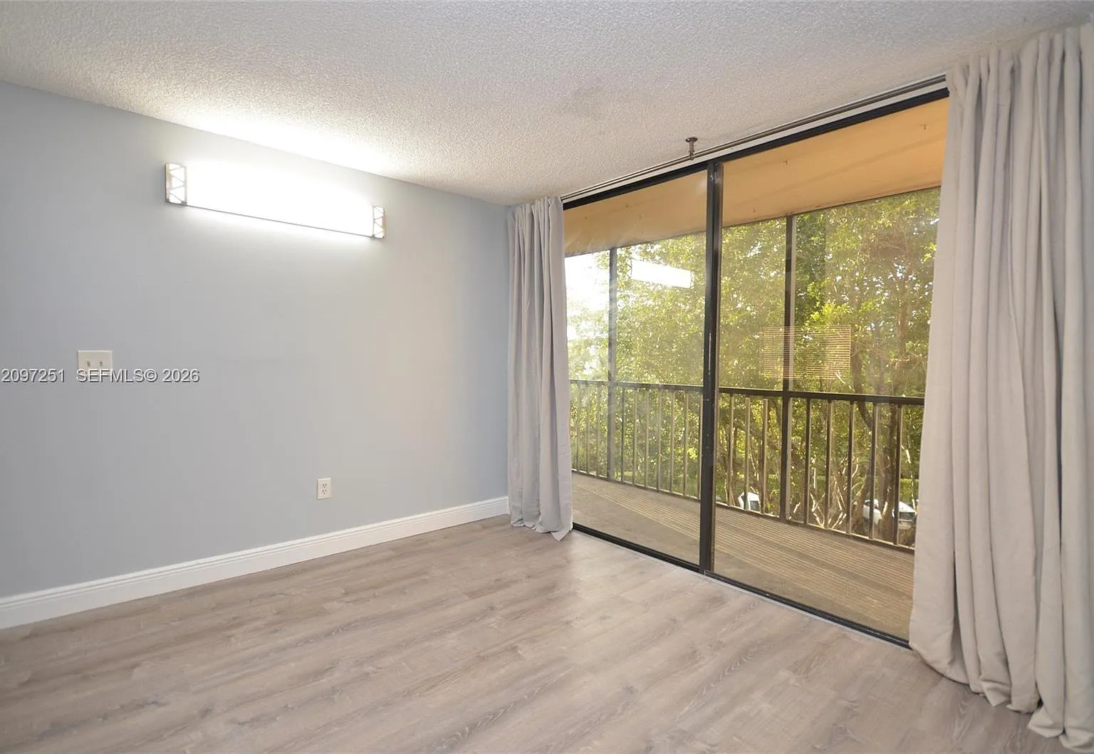 Horizons West Condo #5 — Photo 4