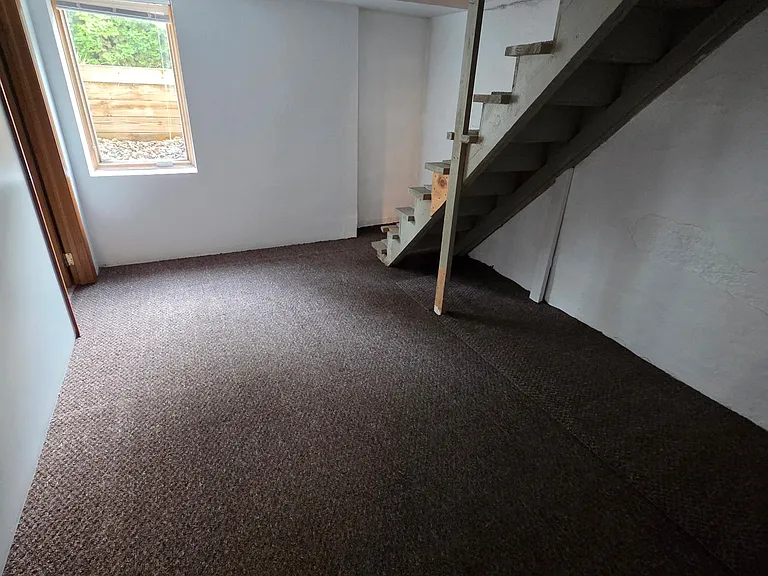 709 Main St E — Photo 13