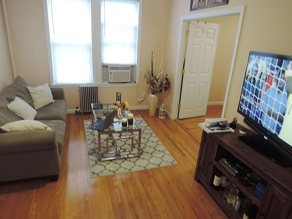 2nd image of 3161 33rd St APT 2R