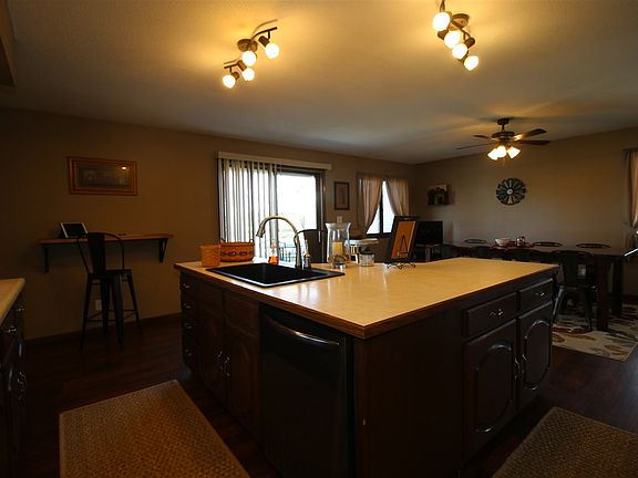 4th image of 813 7th Ave NE