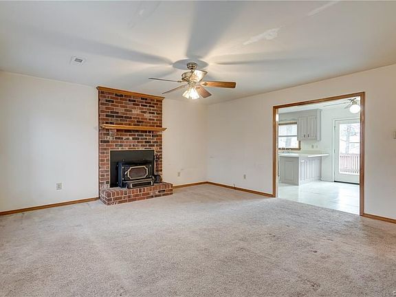 4th image of 8292 Fieldshire Dr