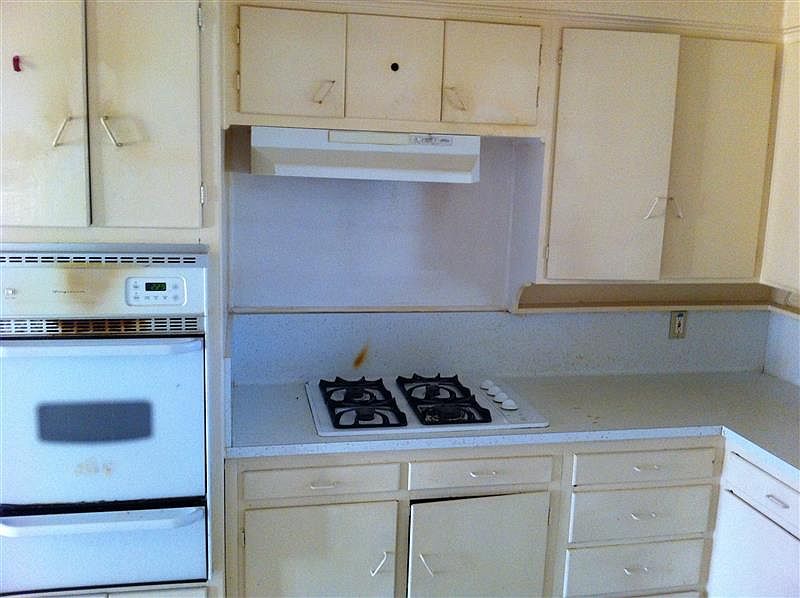 2nd image of 2413 Michael St