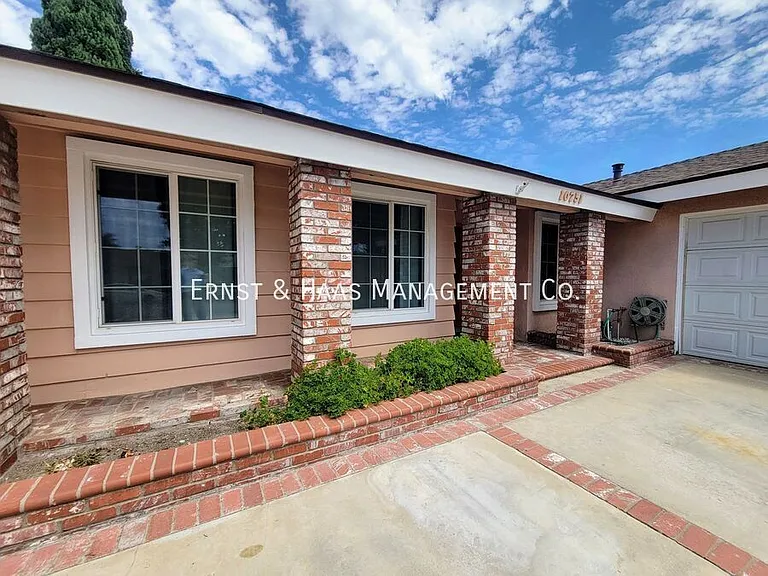 10751 Andy St — Photo 3