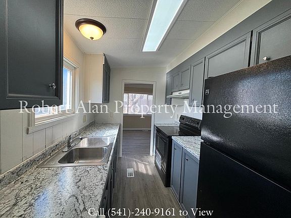 4th image of 4008 NE Riverside Ave