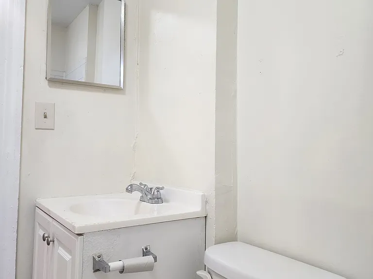 113 Sterling St — Photo 9