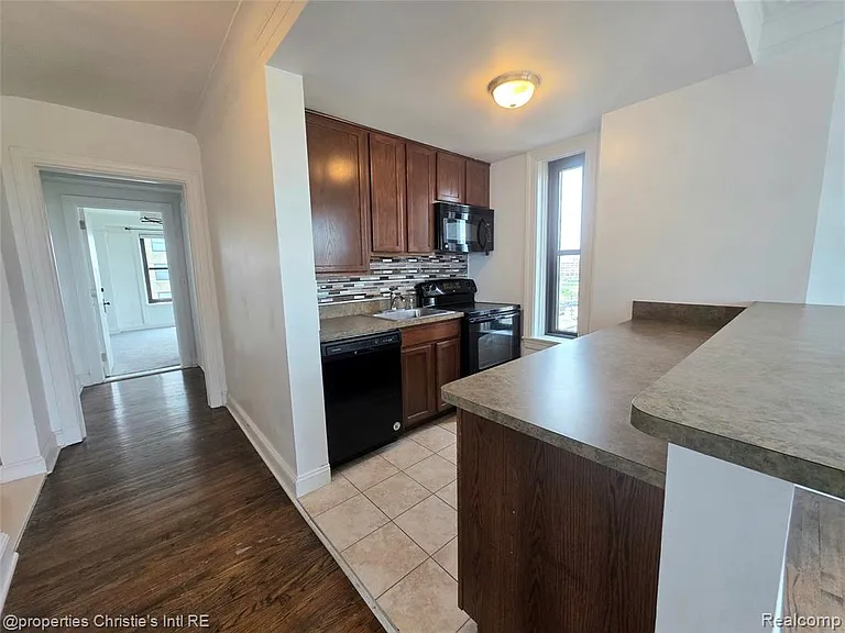 15 E Kirby St #829 — Photo 20