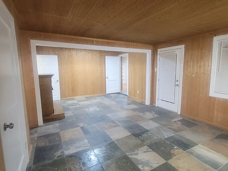 1307 Patricia Dr — Photo 12