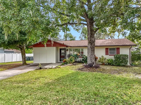 566 Wisteria Ave, Umatilla, FL 32784
