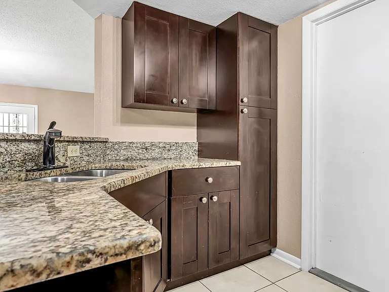 2610 E Lake Ave — Photo 14