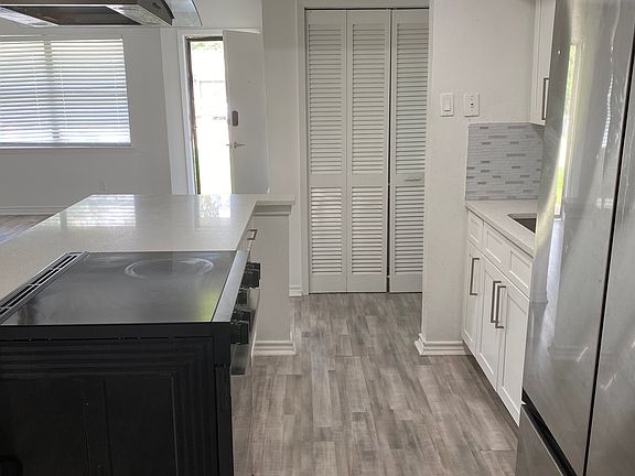 4th image of 2942 Candlewick Ln
