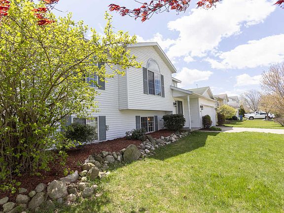 3rd image of 340 Riverwood Dr